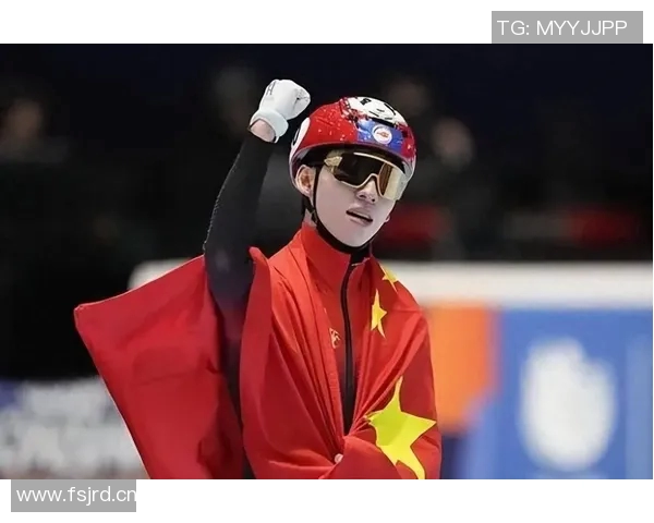 中国运动员身披国旗出征奥运 现场奏响国歌激励全场热血沸腾
